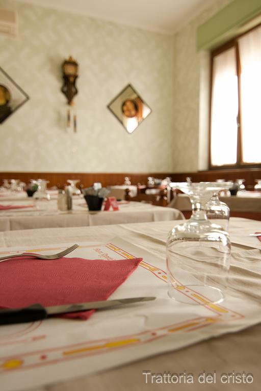 Affittacamere Trattoria Del Cristo Ospedaletto Lodigiano Eksteriør billede